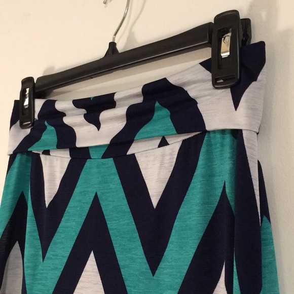 💚🤍🖤 Chevron Maxi Skirt (S) fold-over waistband - Picture 6 of 7